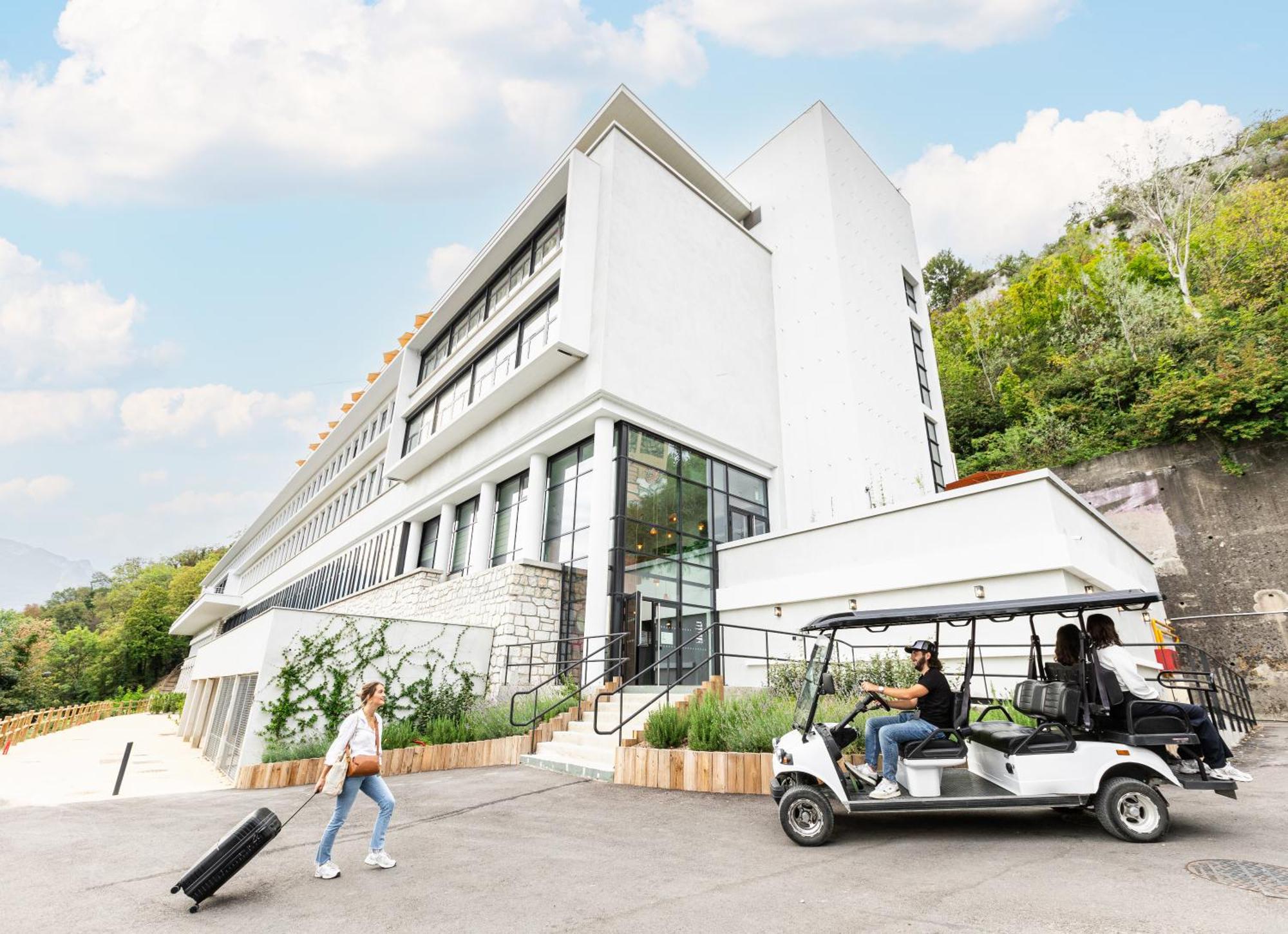 The Babel Community Hotel - Grenoble Bastille Экстерьер фото