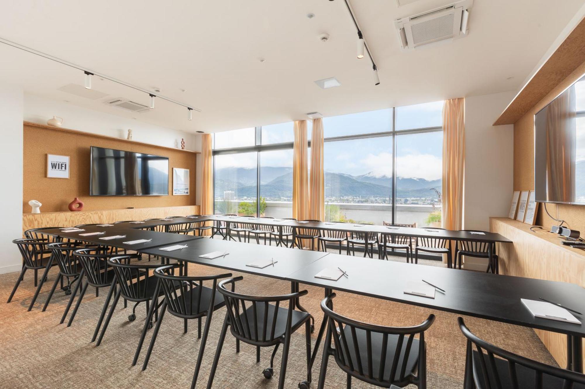 The Babel Community Hotel - Grenoble Bastille Экстерьер фото